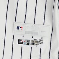 Maillot blanc à fines rayures n° 33 porté par Ryan Yarbrough des Yankees de New York lors du match contre les Marlins de Miami le 3 avril 2026