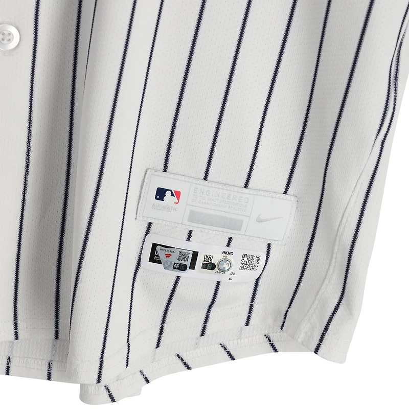 Maillot blanc à fines rayures Nike porté par Tim Hill (New York Yankees) n° 41 contre les Blue Jays de Toronto le 8 octobre 2025 - Match 4 de la série de division de la Ligue américaine