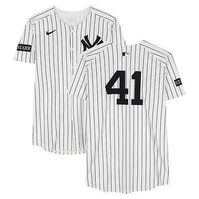 Maillot blanc à fines rayures Nike porté par Tim Hill (New York Yankees) n° 41 contre les Blue Jays de Toronto le 8 octobre 2025 - Match 4 de la série de division de la Ligue américaine