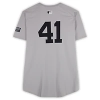 Maillot gris #41 de Tommy Kahnle des Yankees de New York lors du match des World Series 2024 contre les Dodgers de Los Angeles le 25 octobre 2024