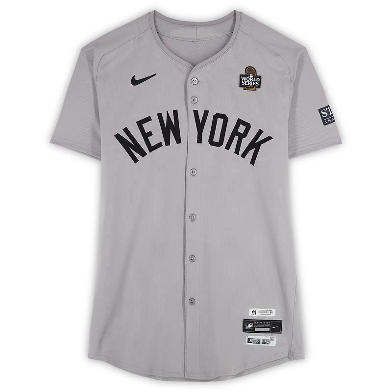 Maillot gris #41 de Tommy Kahnle des Yankees de New York lors du match des World Series 2024 contre les Dodgers de Los Angeles le 25 octobre 2024