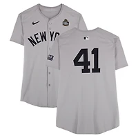 Maillot gris #41 de Tommy Kahnle des Yankees de New York lors du match des World Series 2024 contre les Dodgers de Los Angeles le 25 octobre 2024