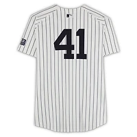 Maillot à rayures blanches #41 de Tommy Kahnle des Yankees de New York lors du match des World Series 2024 contre les Dodgers de Los Angeles le 28 octobre 2024
