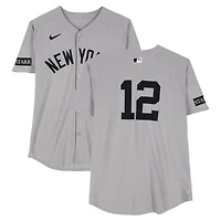 Maillot gris Nike n° 12 porté par Trent Grisham (New York Yankees) lors du match contre les Blue Jays de Toronto le 4 octobre 2025 - 1er match de la série de division de la Ligue américaine