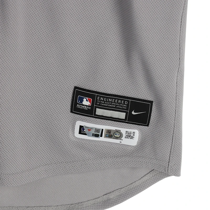 Maillot gris Nike n° 12 porté par Trent Grisham (New York Yankees) lors du match contre les Blue Jays de Toronto le 4 octobre 2025 - 1er match de la série de division de la Ligue américaine
