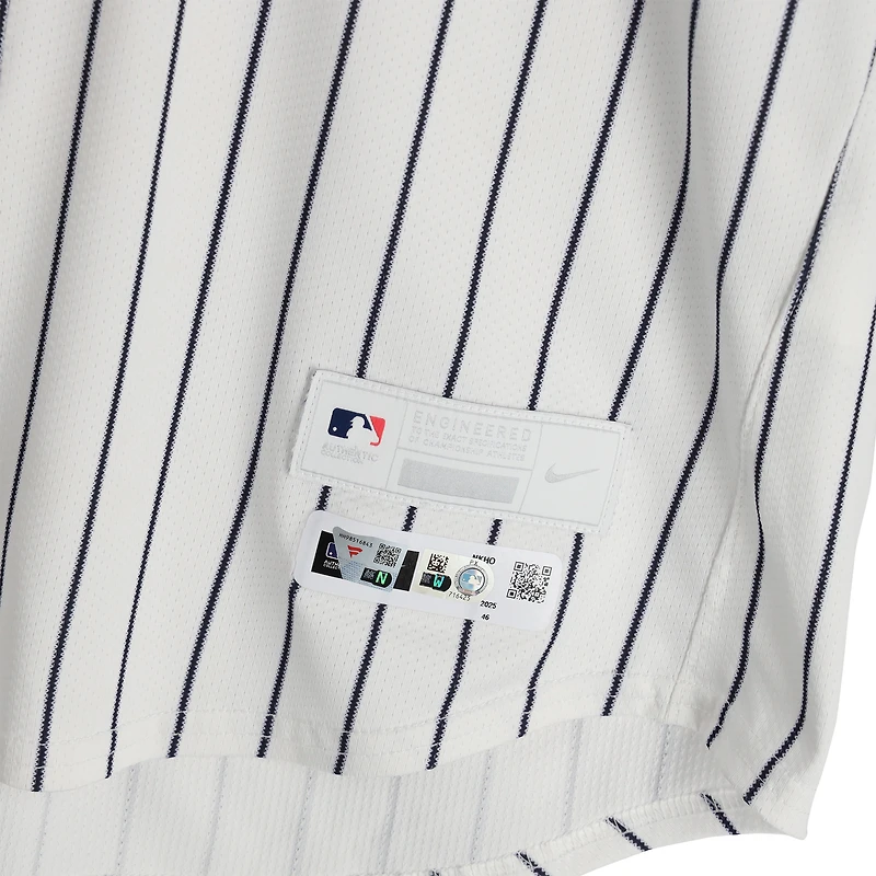 Maillot Nike blanc à fines rayures n° 12 porté par Trent Grisham des Yankees de New York contre les Blue Jays de Toronto le 8 octobre 2025 - Match 4 de la série de division de la Ligue américaine