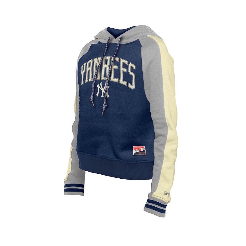 Women's New Era  Navy New York Yankees Throwback Cropped Raglan Pullover Hoodie