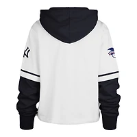 Sweat à capuche court New York Yankees Trifecta Shortstop blanc '47 pour femme