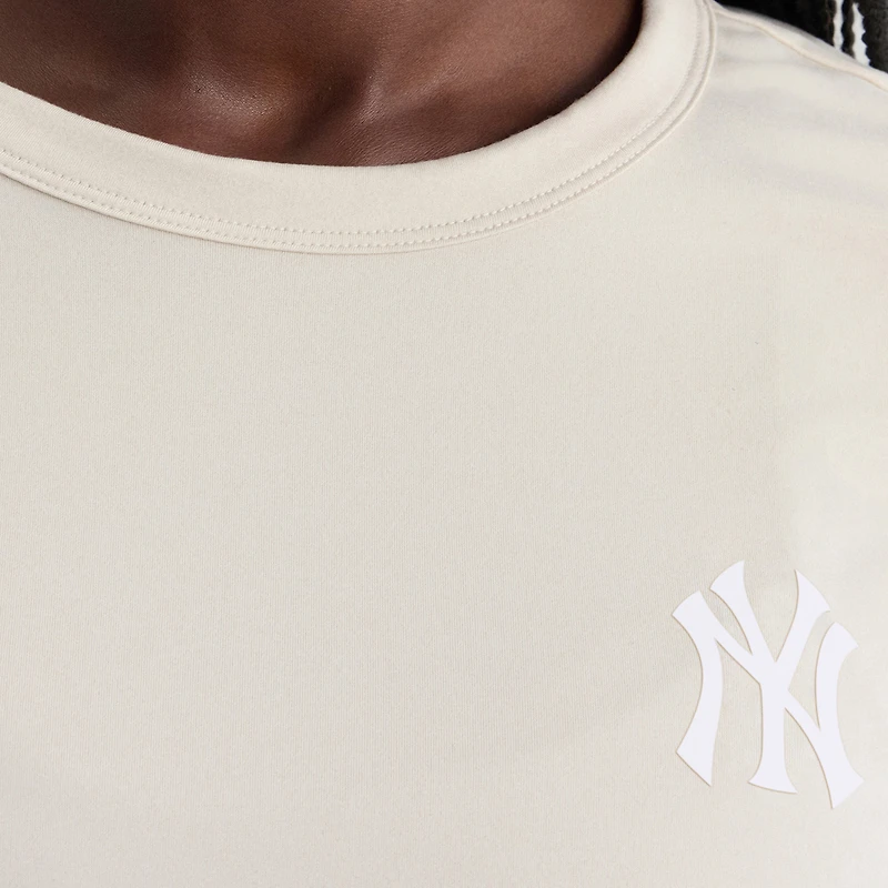 Women's Fanatics Gray New York Yankees Clutch T-Shirt