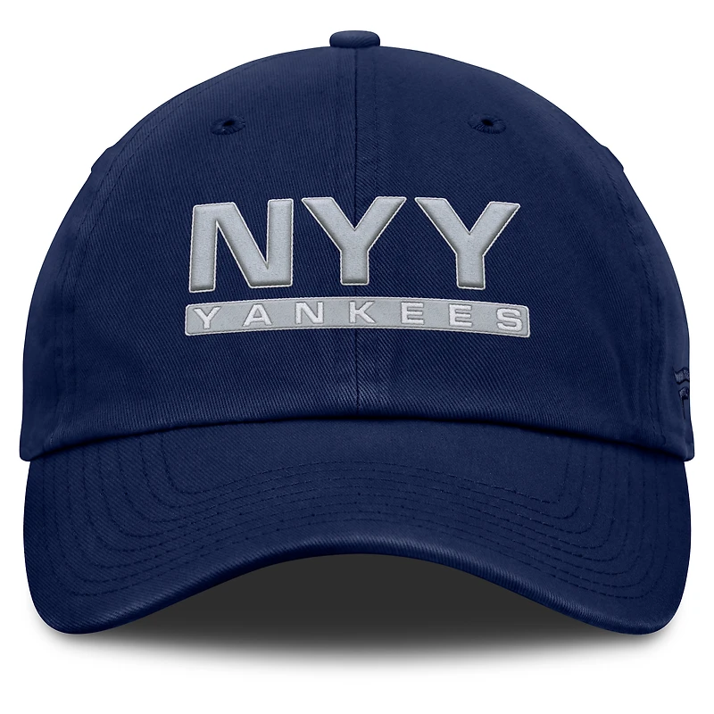 Casquette ajustable Fly Out pour femme de la marque Fanatics Navy New York Yankees
