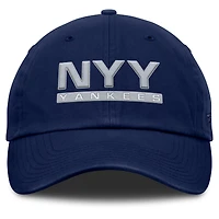 Casquette ajustable Fly Out pour femme de la marque Fanatics Navy New York Yankees