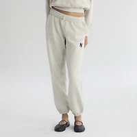Pantalon de survêtement Fanatics pour femmes, couleur avoine chinée, motif emblématique des Yankees New York, en tissu éponge.