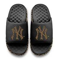 Sandales à enfiler ISlide noires pour femmes, motif léopard des Yankees de New York