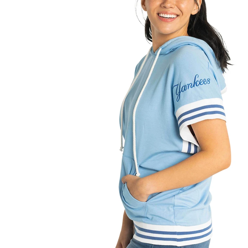 Chandail à capuchon manches courtes Mabel Lusso Light Blue des Yankees de New York pour femme