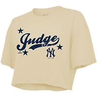 Haut court boxy Aaron Judge crème pour femme de Majestic Threads, des Yankees New York