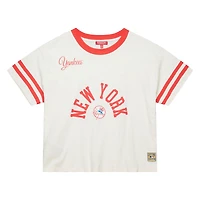T-shirt court à empiècement crème Mitchell & Ness pour femme, collection Cooperstown, des Yankees de New York