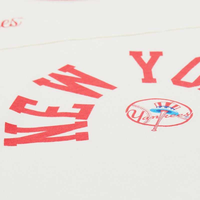 T-shirt court à empiècement crème Mitchell & Ness pour femme, collection Cooperstown, des Yankees de New York