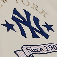 T-shirt court Mitchell & Ness crème New York Yankees Cooperstown Yacht Rock pour femme