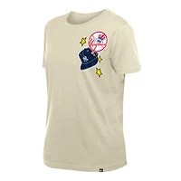 T-shirt New Era crème pour femme avec étoiles et casquette des Yankees de York