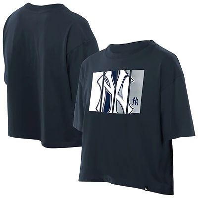 T-shirt New Era bleu marine à logo York Yankees Boxy Foil pour femme