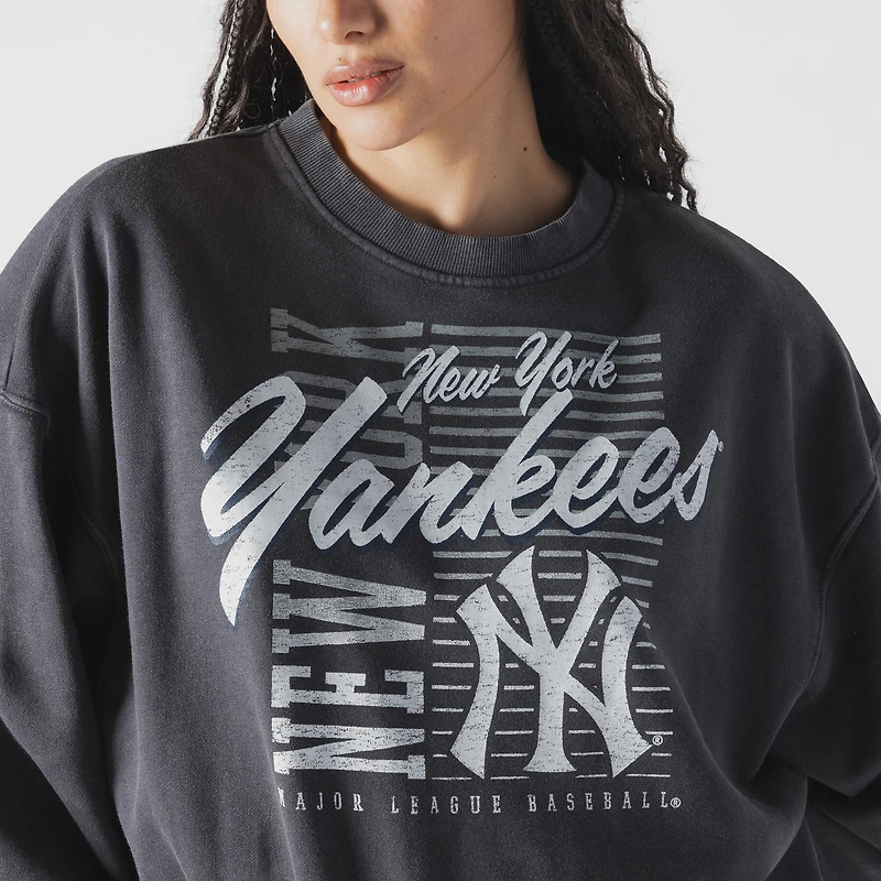 Women's New Era Navy York Yankees Boxy Mineral Wash Dolmen Sleeve Cropped Sweatshirt