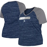 T-shirt New Era bleu marine York Yankees taille plus à col en V et raglan pour femme