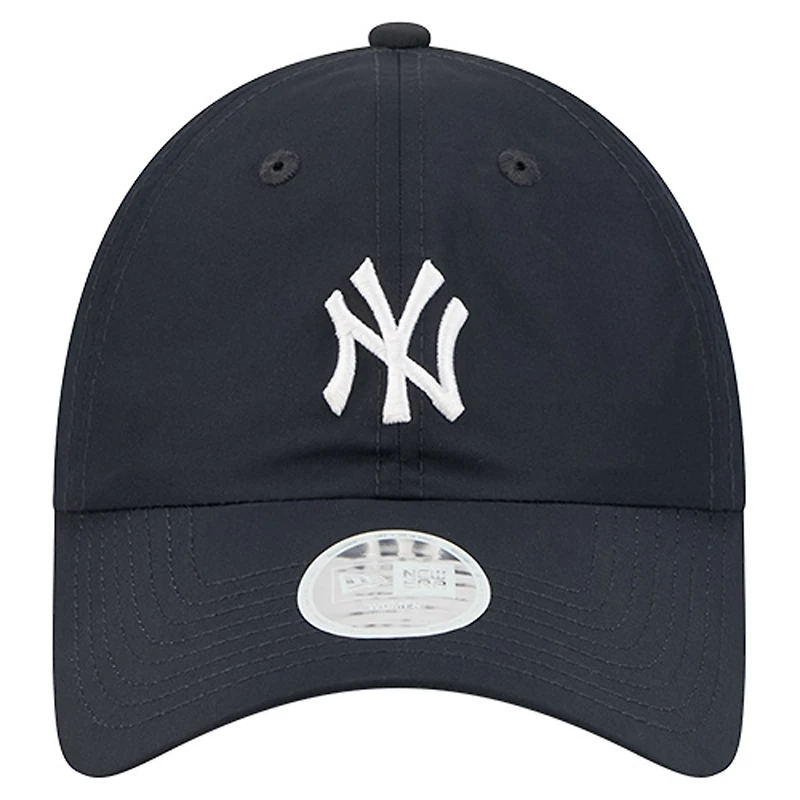 Casquette New Era 9FORTY Flex bleu marine pour femme avec queue de cheval des Yankees de New York