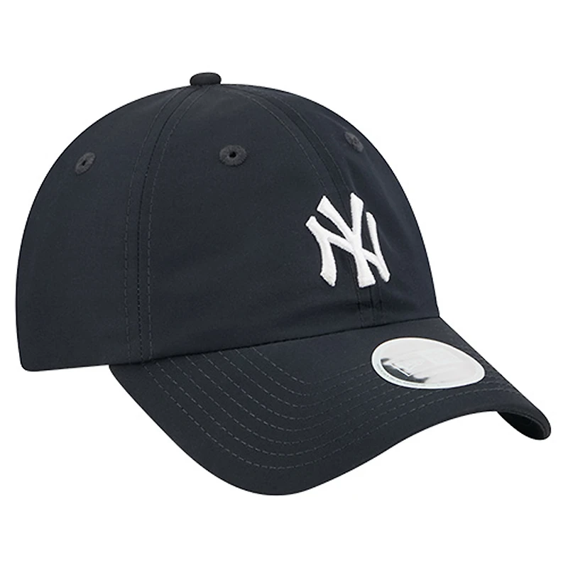 Casquette New Era 9FORTY Flex bleu marine pour femme avec queue de cheval des Yankees de New York