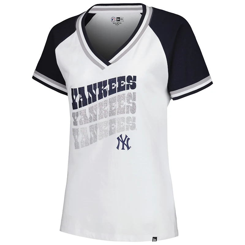 T-shirt blanc à col en V New Era York Yankees pour femme jersey double reliure raglan