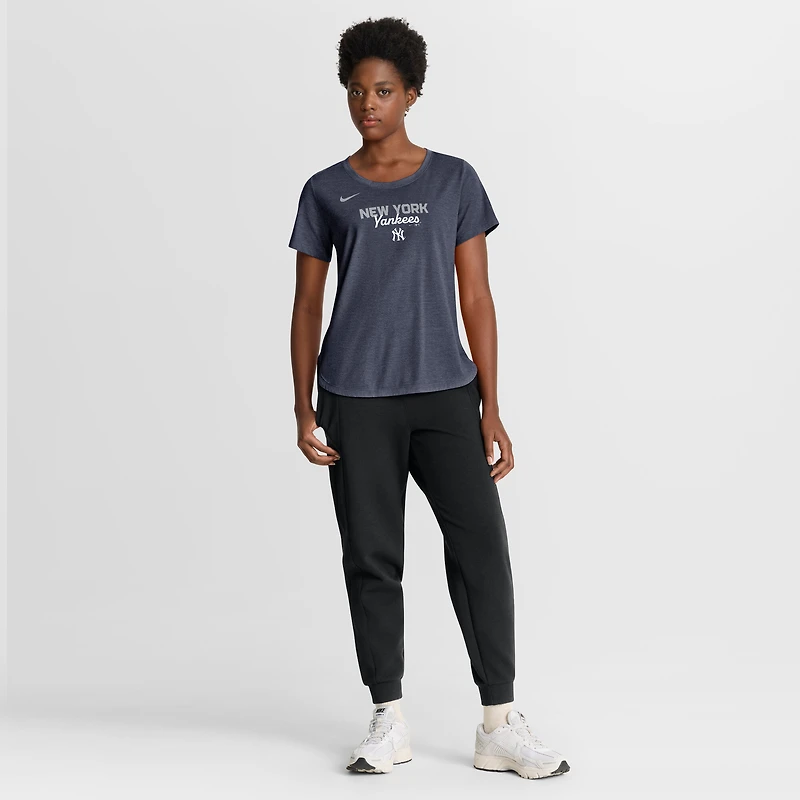 T-shirt Nike Heather Navy New York Yankees pour femme, en mélange de trois matières, à motif arqué.