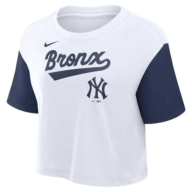 T-shirt court Nike Performance blanc/bleu marine New York Yankees Script pour femme