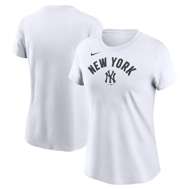 T-shirt Nike blanc pour femme avec nom d'équipe arqué des Yankees de New York