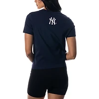 T-shirt torsadé sur le devant des Yankees de New York The Wild Collective pour femmes