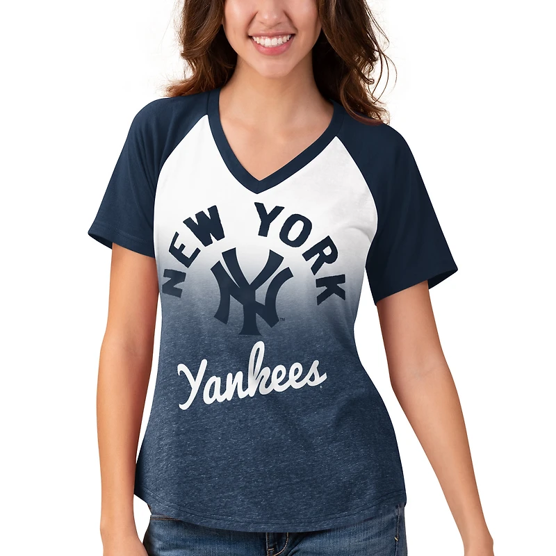 T-shirt à col en V ombré coupe-court New York Yankees Touch bleu marine/blanc pour femme