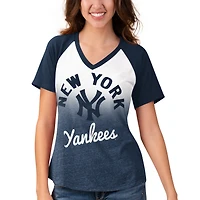 T-shirt à col en V ombré coupe-court New York Yankees Touch bleu marine/blanc pour femme