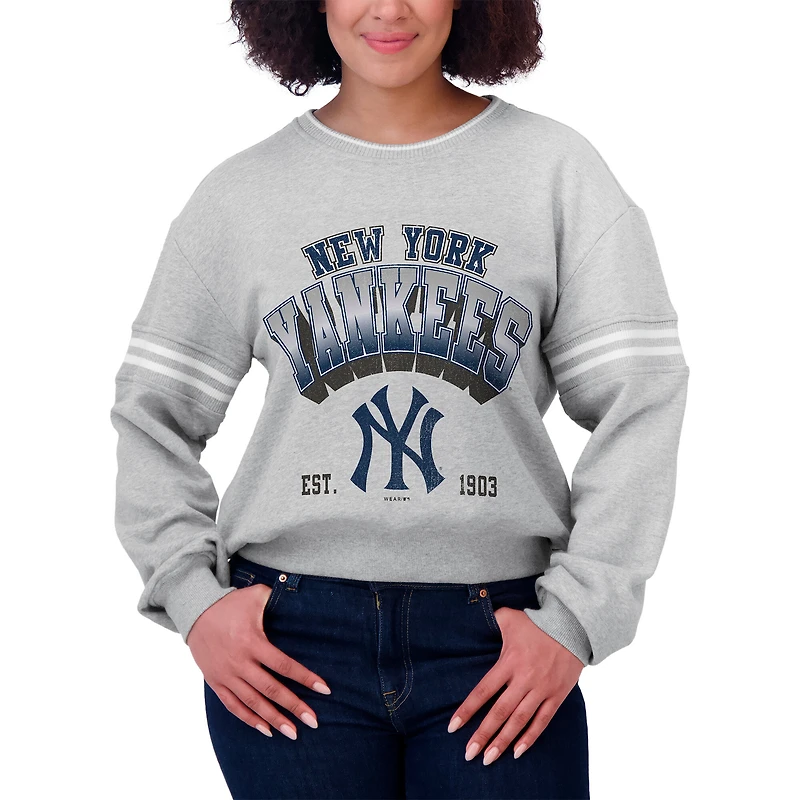 Sweat-shirt ras du cou en molleton rayé gris à manches longues pour femme WEAR by Erin Andrews des Yankees de New York
