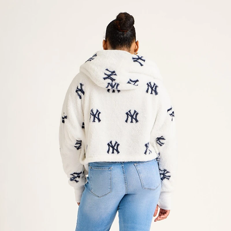 Veste Sherpa courte légère pour femme, imprimée du logo intégral des Yankees de New York, blanche
