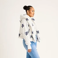 Women's  White New York Yankees All Over Print Logo Cropped Lounger Lite Sherpa Jacket
