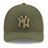 Casquette ajustable New Era Olive New York Yankees 2026 Journée des forces armées 9FORTY M-Crown pour jeunes