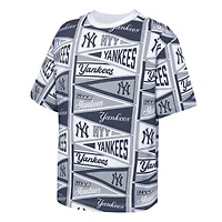 T-shirt Outerstuff bleu marine New York Yankees pour jeunes avec fanions imprimés sur toute la surface