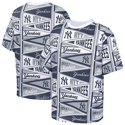 T-shirt Outerstuff bleu marine New York Yankees pour jeunes avec fanions imprimés sur toute la surface