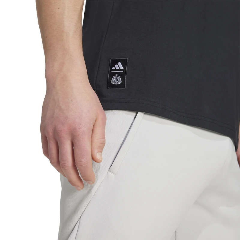 T-shirt adidas noir à trois bandes avec logo Newcastle United pour homme
