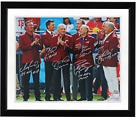Photo dédicacée (40,6 x 50,8 cm) de la cérémonie de remise des vestes rouges des 100 meilleurs quarterbacks de la NFL, avec 7 signatures et de multiples dédicaces