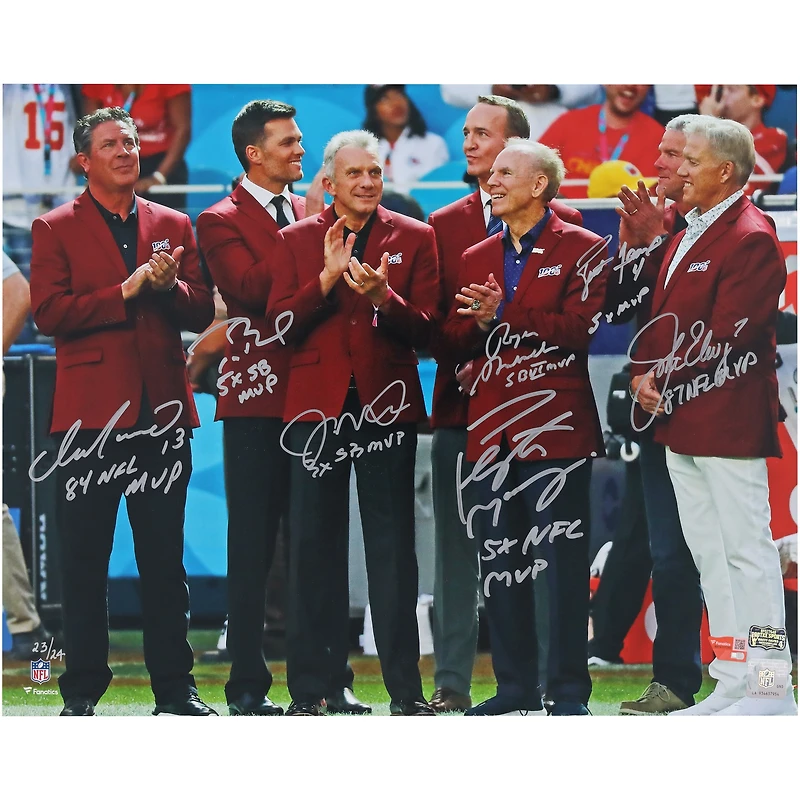 Photo dédicacée (40 x 50 cm) de la cérémonie de remise des vestes rouges des 100 meilleurs quarterbacks de la NFL, avec 7 signatures et de multiples dédicaces - Édition limitée à 24 exemplaires