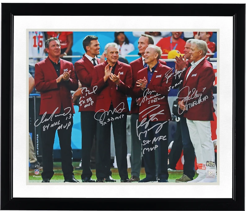 Photo dédicacée (40 x 50 cm) de la cérémonie de remise des vestes rouges des 100 meilleurs quarterbacks de la NFL, avec 7 signatures et de multiples dédicaces - Édition limitée à 24 exemplaires