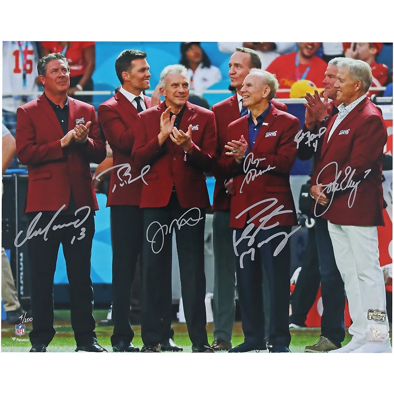 Photo dédicacée (40,6 x 50,8 cm) de la cérémonie de remise des vestes rouges des 100 meilleurs quarterbacks de la NFL, avec 7 signatures