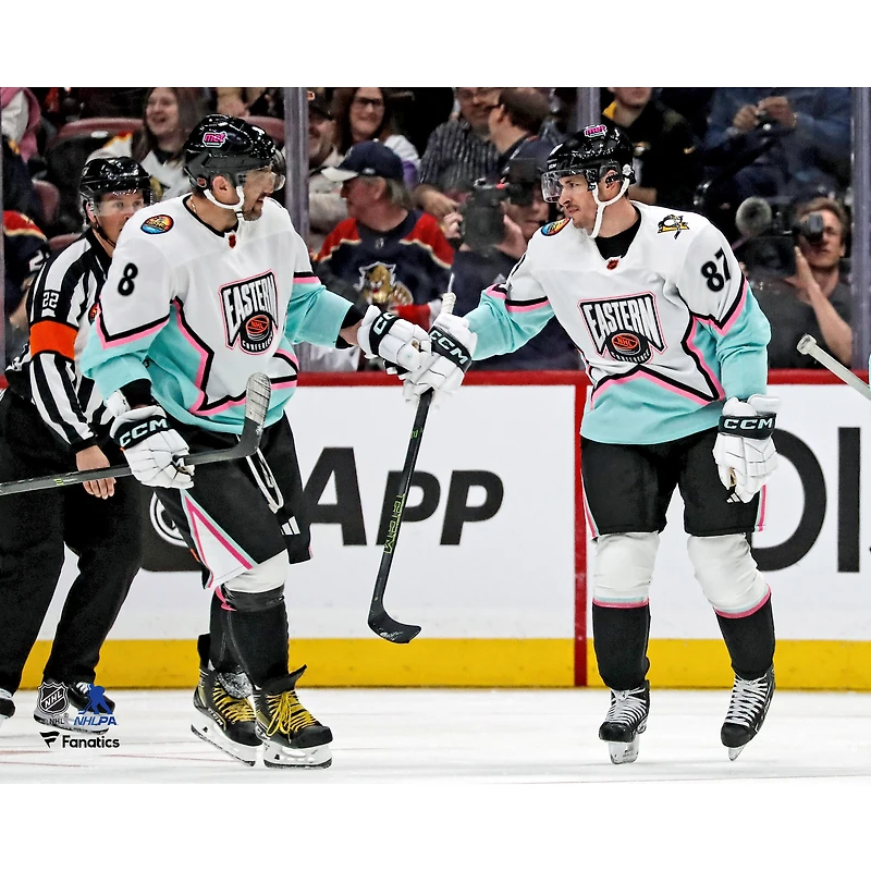 Photographie non signée de Sidney Crosby et Alex Ovechkin, étoiles la division métropolitaine, lors du match des LNH 2023