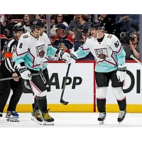 Photographie non signée de Sidney Crosby et Alex Ovechkin, étoiles la division métropolitaine, lors du match des LNH 2023
