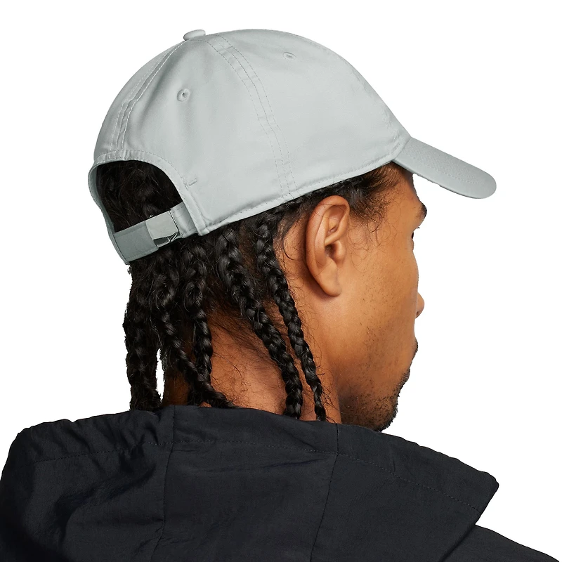 Casquette réglable unisexe Nike Grey Metal Swoosh Club Performance