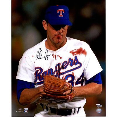 Photographie autographiée de Nolan Ryan avec une lèvre ensanglantée, 16" x 20" par les Texas Rangers